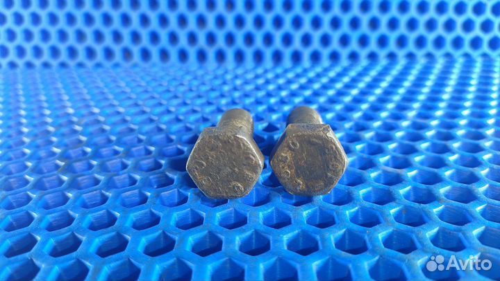 Болт крепления суппорта тормозного Renault Logan