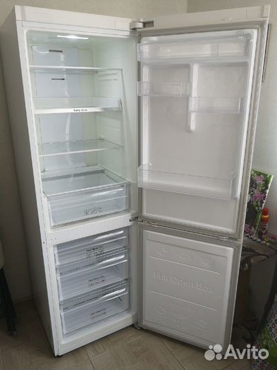 Холодильник Samsung