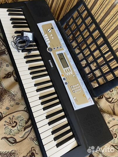 Синтезатор Yamaha psr R200