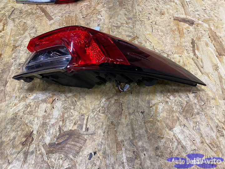 Фонарь задний правый в крыло Toyota Corolla E210