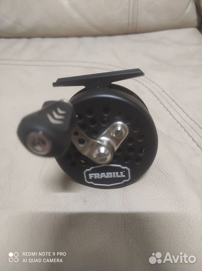 Зимняя рыболовная катушка