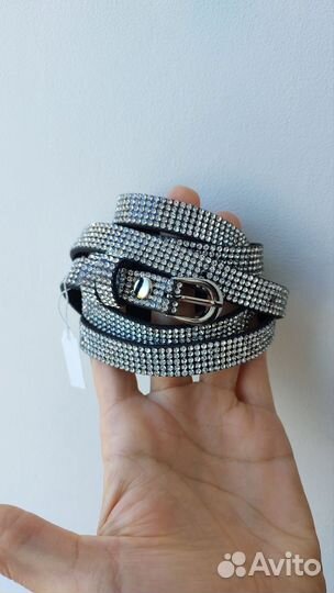 Ремень и заколки со стразами