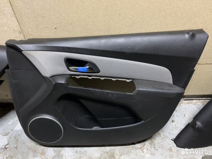 Обшивки дверей Chevrolet Cruze