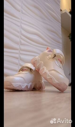 Кроссовки для девочки 23