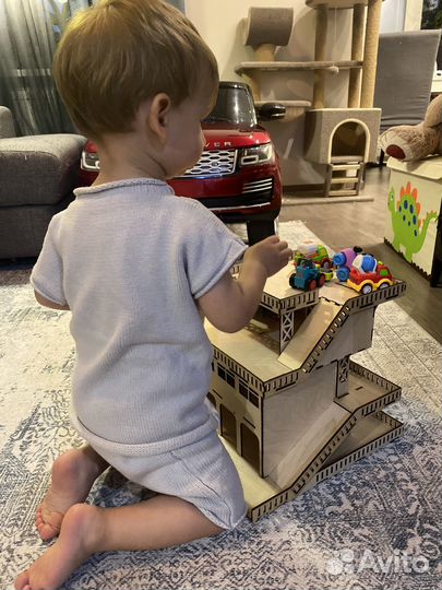 Гараж для детских машинок