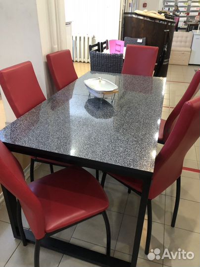 Стол обеденный и стулья