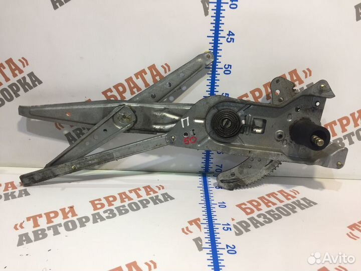 Стеклоподъемник передний правый (механический)