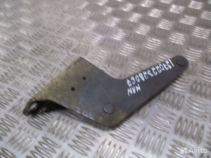 Кронштейн шумоизоляции двигателя левый MAN 8119240