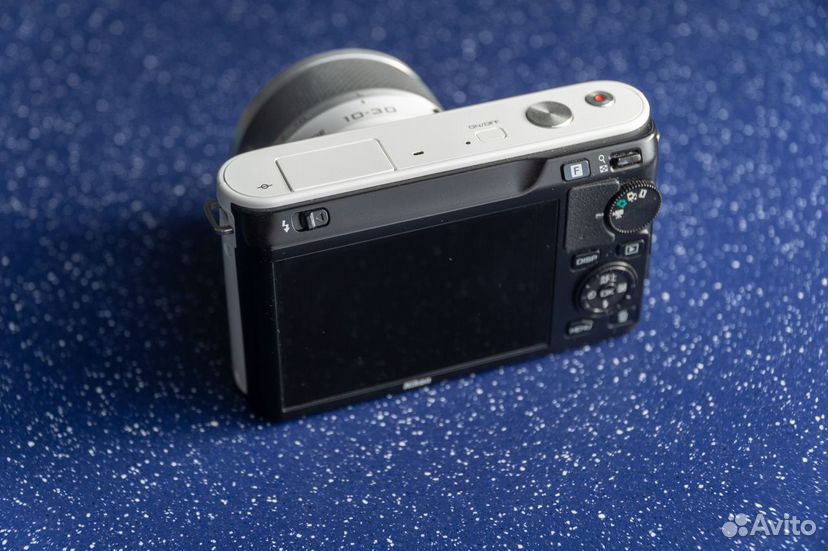 Nikon 1 J1