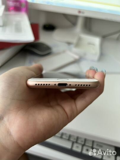 Телефон iPhone 8 64 gb