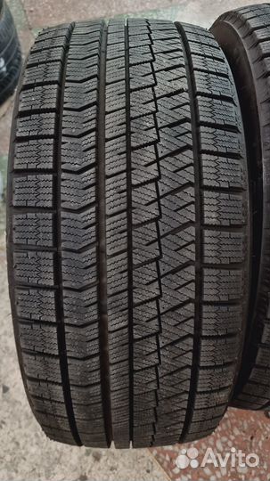 Bridgestone Blizzak VRX2 245/45 R18