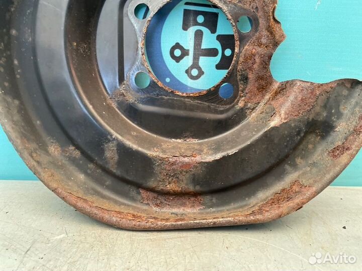 Пыльник тормозного диска задний правый Toyota