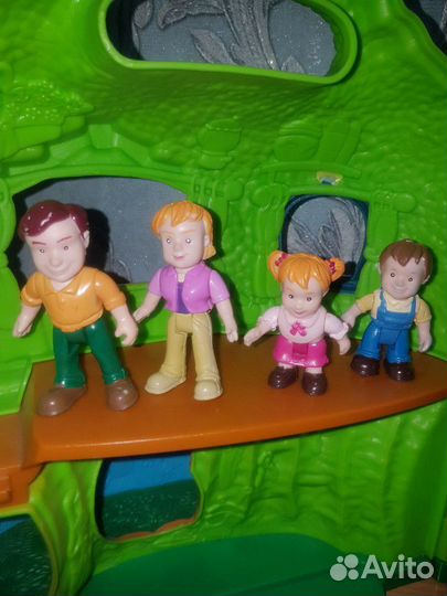 Игрушка домик кукольный с семьей