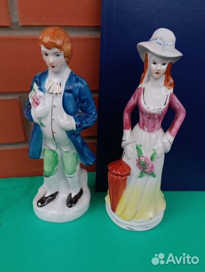 Европейский фарфор Кавалер Девушка с зонтом