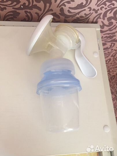 Молокоотсос Avent ручной с бутылочками и кружкой н