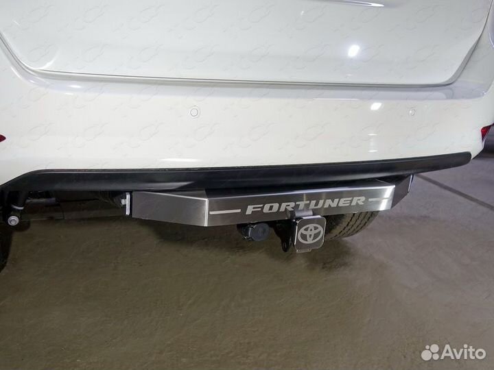 Фаркоп тсу Тойота Фортунер 2017- с надписью