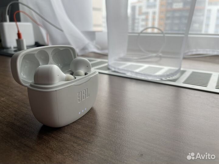 Беспроводные наушники JBL 215tws