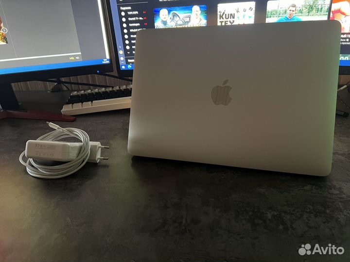 Macbook Pro 13 2020 Touch bar M1