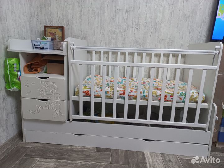 Детская кроватка с комодом