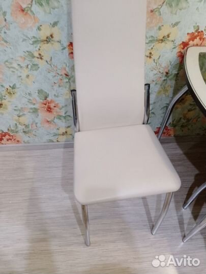 Стол и стулья