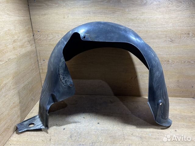 Подкрылок задний левый Mercedes W210 1704304