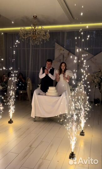 Тяжелый дым/ холодные фонтаны/ снег из конфетти