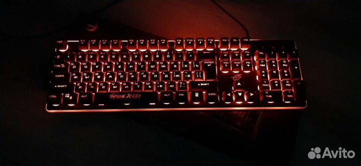 Игровая клавиатура с подсветкой