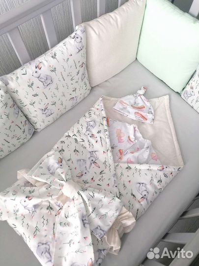 В наличии комплект в кроватку бортики новые