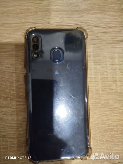 Samsung Galaxy A20, 3/32 ГБ