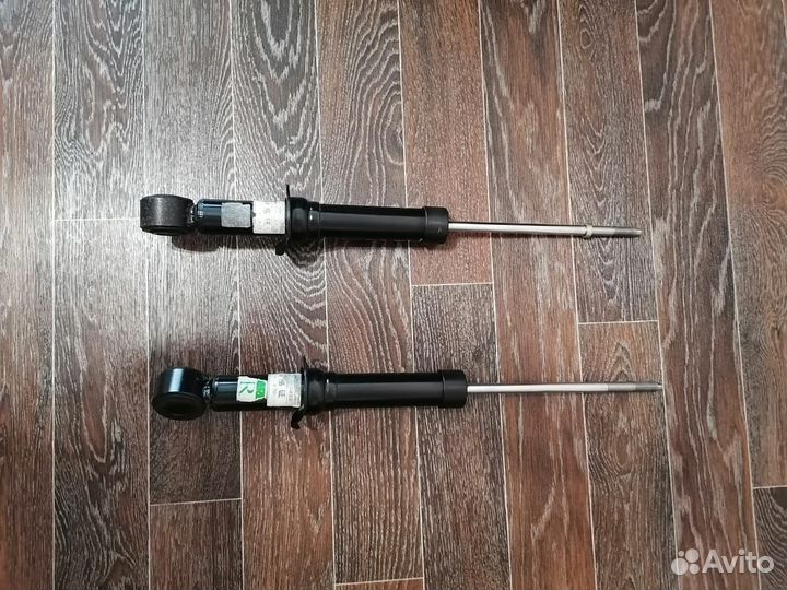 Продам стойки задние