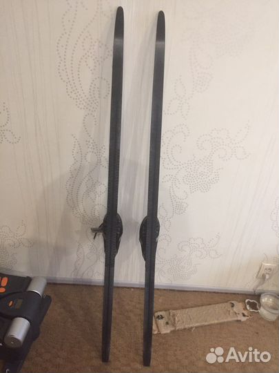 Детские пластиковые лыжи