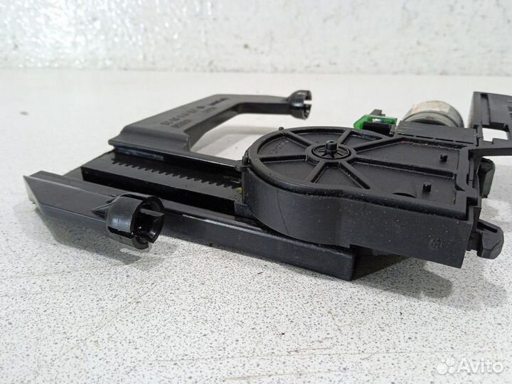 Моторчик подголовника A2109700026