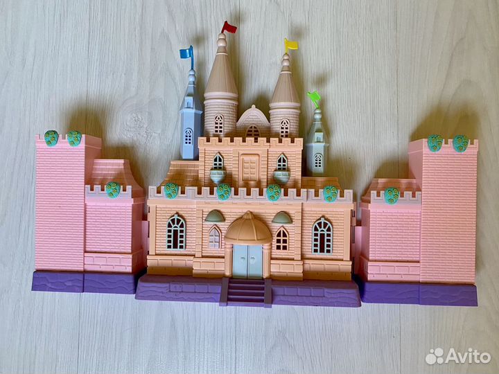 Замок с мебелью