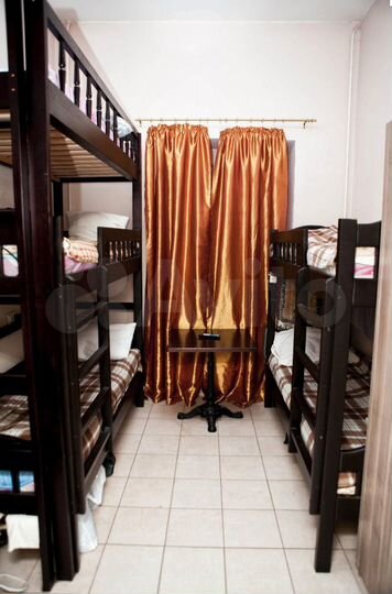 Комната 28 м² в 5-к., 1/1 эт.