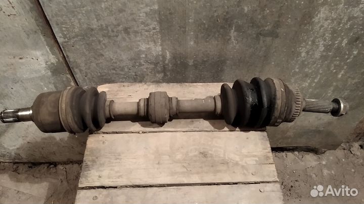 Шрус (привод) в сборе левый Elantra III