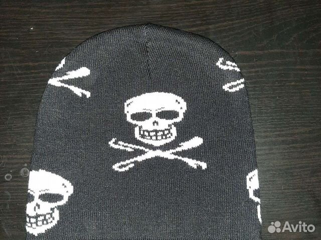 Шапка с черепами