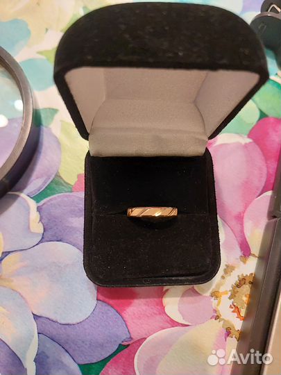 Золотое обручальное кольцо 585