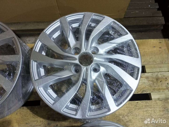 Литые диски R15 Феникс на LADA vesta X Ray