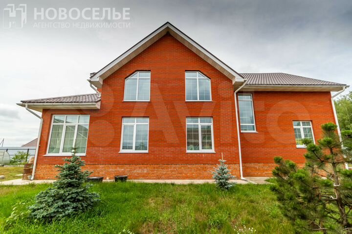 Коттедж 245 м² на участке 18 сот.