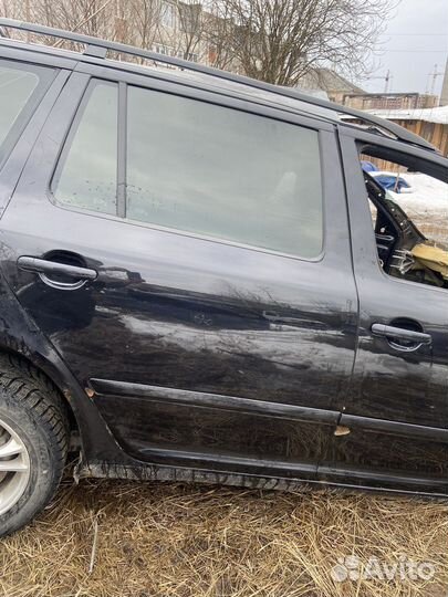 Дверь задняя правая Skoda octavia a5