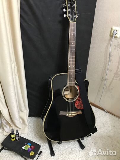 Акустическая гитара