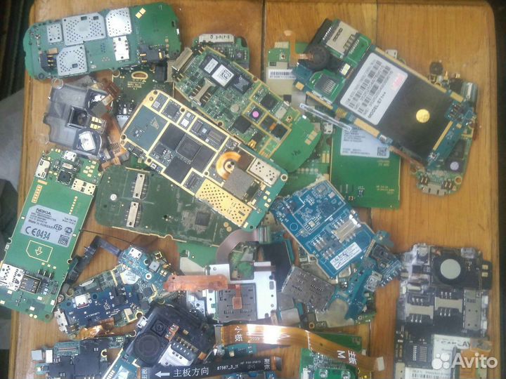 Платы.с.кнопочных.телефоновсодержанием.золота