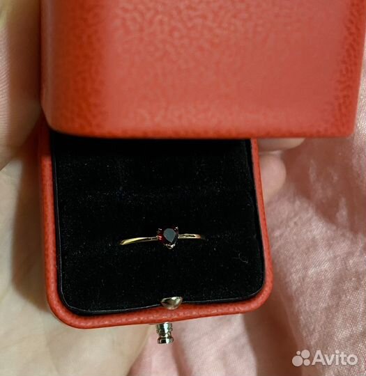 Кольцо золотое с гранатом сердечко 18 или 18,5