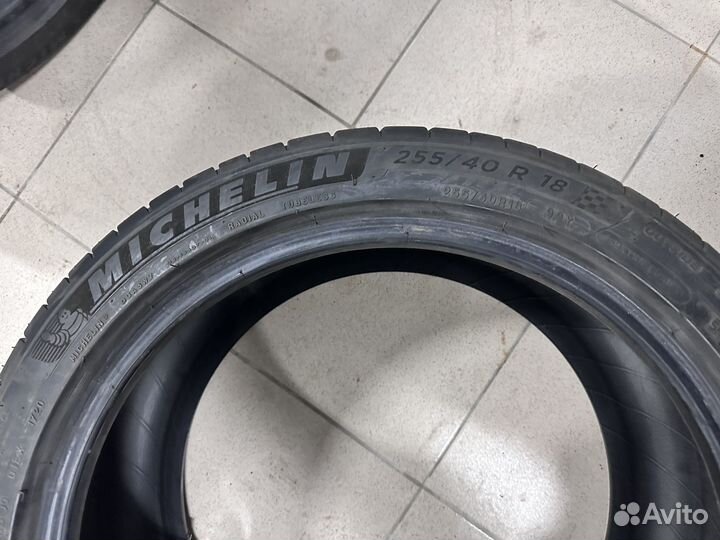 Michelin Pilot Sport 4 225/45 R18 и 255/40 R18 99Y