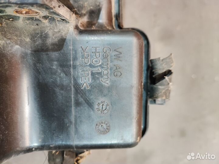 Бачок омывателя Volkswagen Tiguan 5N1