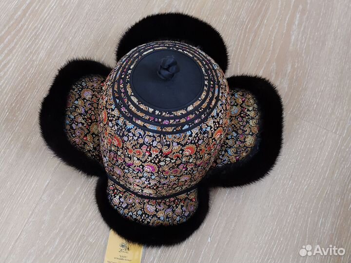 Норковая шапка с отделкой