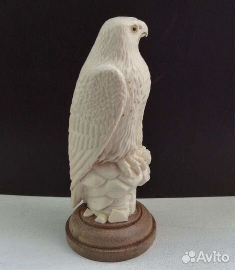Миниатюра. Сокол. Материал бивень мамонта