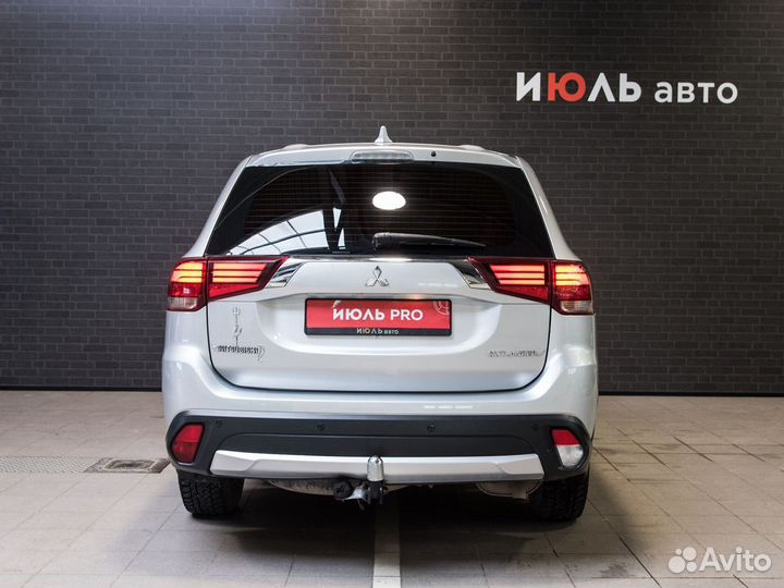 Mitsubishi Outlander 2.0 CVT, 2017, 142 132 км