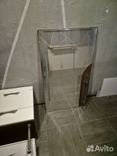 Раковина с тумбой и зеркалом