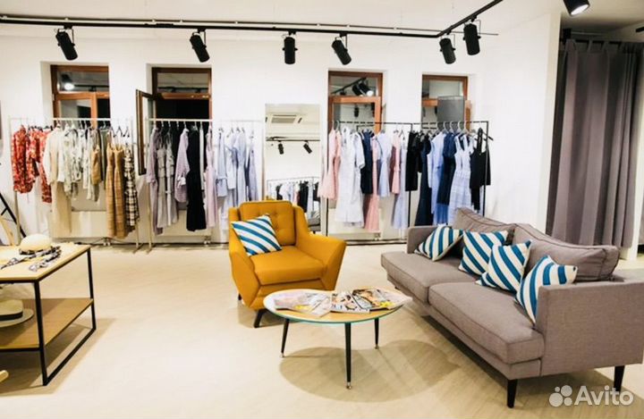 Продавец консультантв шоу рум в центре